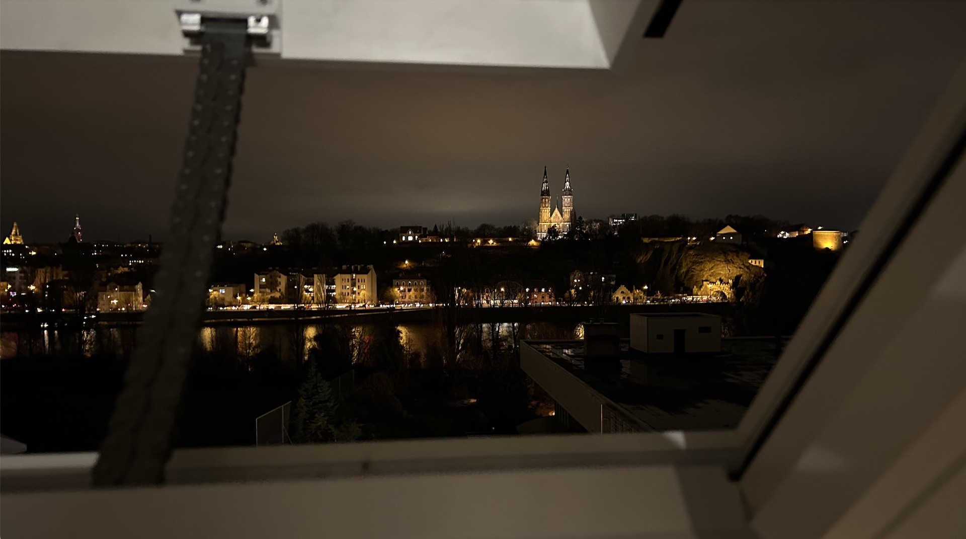 Vyšehrad v noci z okna