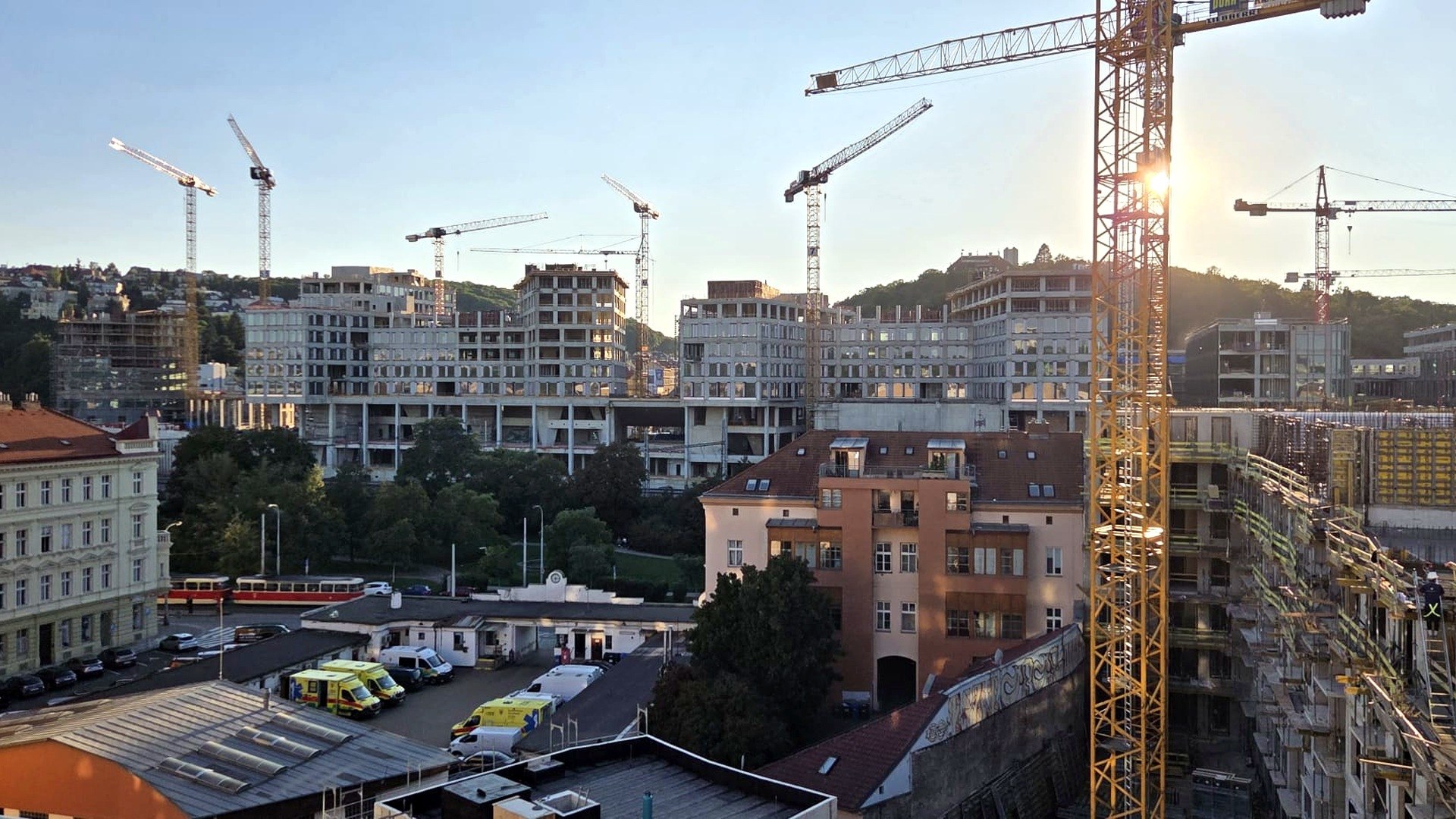 Smíchov City — jeřáby